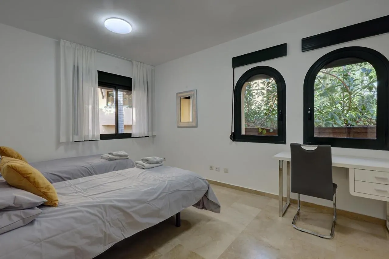 El Campanario Apartment - Pool View Estepona