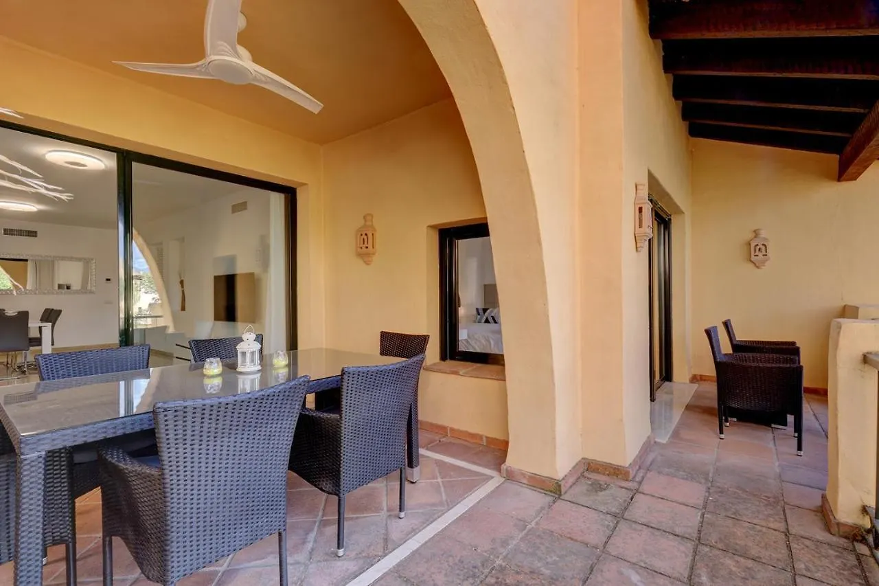 El Campanario Apartment - Pool View Estepona